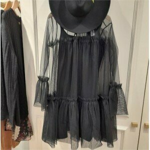 Подчёркивая свою элегантность, стиль и чувственность. Подчёркивая свою элегантность, стиль и чувственность.